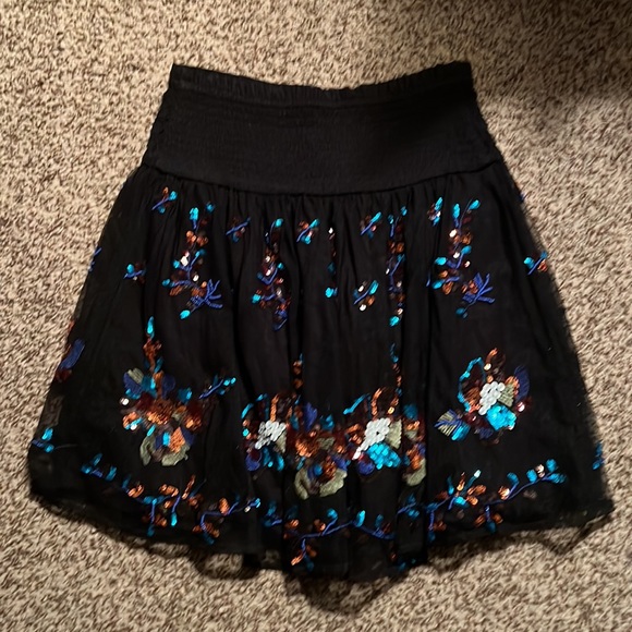 ✨Anthropologie sequined tulle mini skirt✨ - Picture 3 of 7